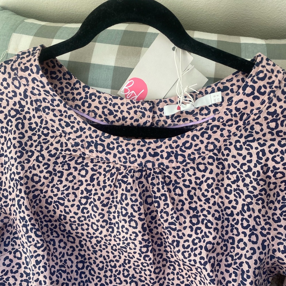 Boden linen shirt in dark rosed animal print